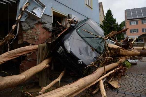 Над Германией бушевал мощный циклон "Эльвира": остановлен завод "Audi" Над Германией бушевал мощный циклон "Эльвира": остановлен завод "Audi"