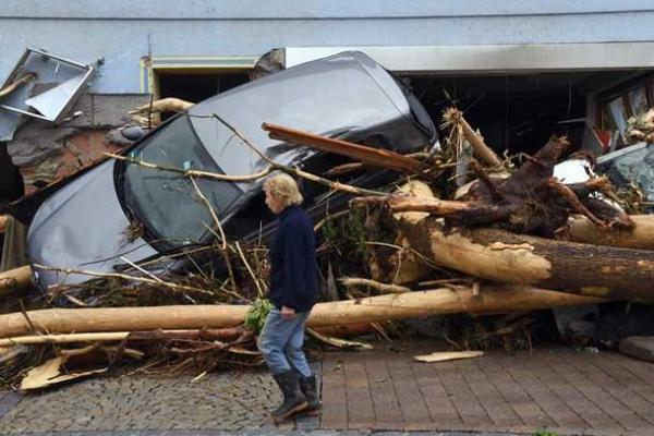 Над Германией бушевал мощный циклон "Эльвира": остановлен завод "Audi" Над Германией бушевал мощный циклон "Эльвира": остановлен завод "Audi"