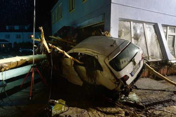 Над Германией бушевал мощный циклон "Эльвира": остановлен завод "Audi" Над Германией бушевал мощный циклон "Эльвира": остановлен завод "Audi"