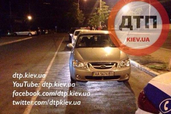 По ночному Киеву на "KIA Cerato" летали две пьяные девушки  По ночному Киеву на "KIA Cerato" летали две пьяные девушки