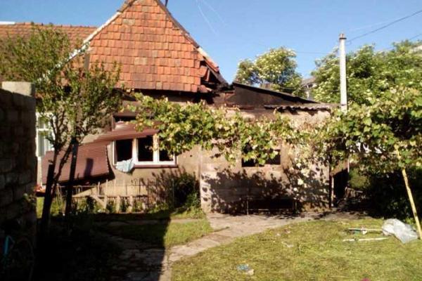 На Закарпатье в ночном пожаре пострадали женщина с 7-летней дочерью На Закарпатье в ночном пожаре пострадали женщина с 7-летней дочерью