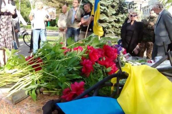 В Мариуполе провели митинг-реквием, посвященный памяти жертв политических репрессий В Мариуполе провели митинг-реквием, посвященный памяти жертв политических репрессий