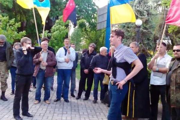 В Мариуполе провели митинг-реквием, посвященный памяти жертв политических репрессий В Мариуполе провели митинг-реквием, посвященный памяти жертв политических репрессий