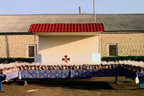 Бойцы "Азова" и "Нацгвардии", прибывшие в Одессу, получили пасхальные гостинцы от Саакашвили Бойцы "Азова" и "Нацгвардии", прибывшие в Одессу, получили пасхальные гостинцы от Саакашвили