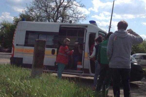 В Енакиево боевики на "Волге" протаранили иномарку: пострадал водитель "Renault" В Енакиево боевики на "Волге" протаранили иномарку: пострадал водитель "Renault"