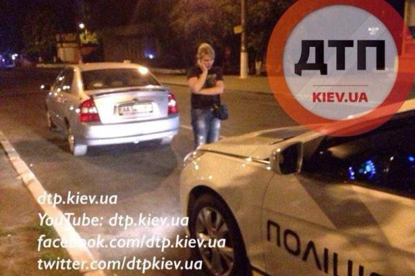 По ночному Киеву на "KIA Cerato" летали две пьяные девушки  По ночному Киеву на "KIA Cerato" летали две пьяные девушки