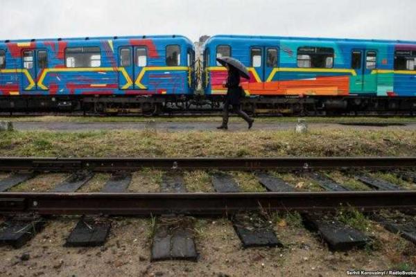 Подарок испанского художника Киеву: в метро появится раскрашенный поезд Подарок испанского художника Киеву: в метро появится раскрашенный поезд