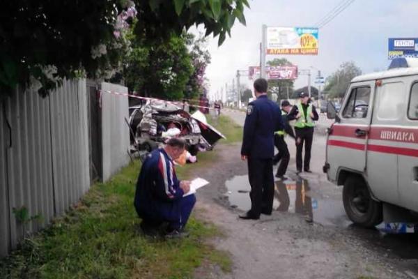 Смертельное ДТП на трассе "Харьков-Киев": два человека погибли на месте, еще трое госпитализированы Смертельное ДТП на трассе "Харьков-Киев": два человека погибли на месте, еще трое госпитализированы