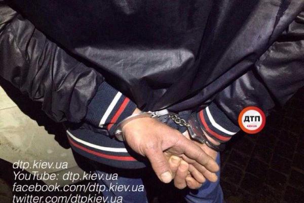 Ночная погоня в Киеве закончилась задержанием пьяного водителя и повреждением патрульного "Toyota Prius" Ночная погоня в Киеве закончилась задержанием пьяного водителя и повреждением патрульного "Toyota Prius"