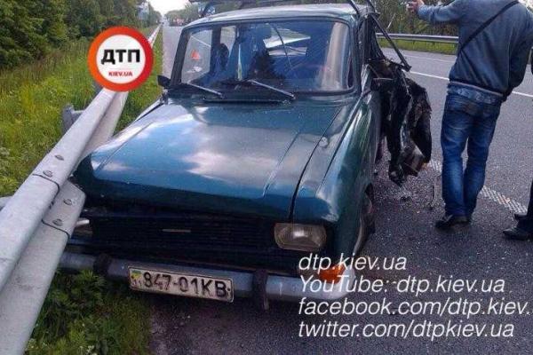 Под Киевом грузовик "JAC" превратил автомобиль "Москвич" в груду железа Под Киевом грузовик "JAC" превратил автомобиль "Москвич" в груду железа