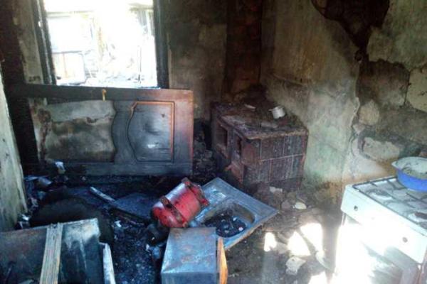 На Закарпатье в ночном пожаре пострадали женщина с 7-летней дочерью На Закарпатье в ночном пожаре пострадали женщина с 7-летней дочерью