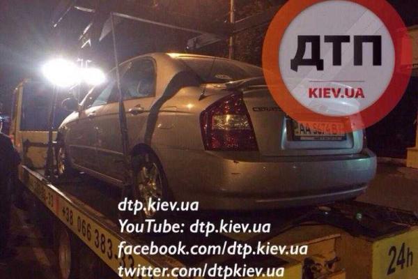 По ночному Киеву на "KIA Cerato" летали две пьяные девушки  По ночному Киеву на "KIA Cerato" летали две пьяные девушки