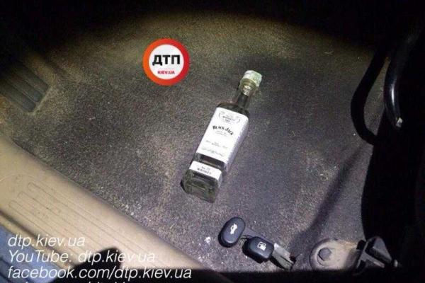 Ночная погоня в Киеве закончилась задержанием пьяного водителя и повреждением патрульного "Toyota Prius" Ночная погоня в Киеве закончилась задержанием пьяного водителя и повреждением патрульного "Toyota Prius"