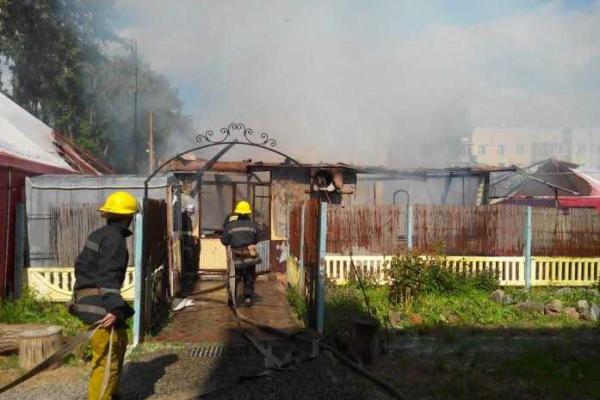 В Запорожской области сгорело кафе В Запорожской области сгорело кафе