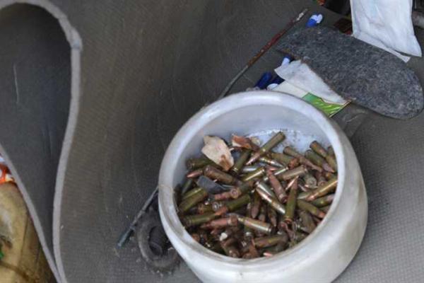 На Донетчине группа молодых люде в пьяном угаре решили пострелять из автомата На Донетчине группа молодых люде в пьяном угаре решили пострелять из автомата