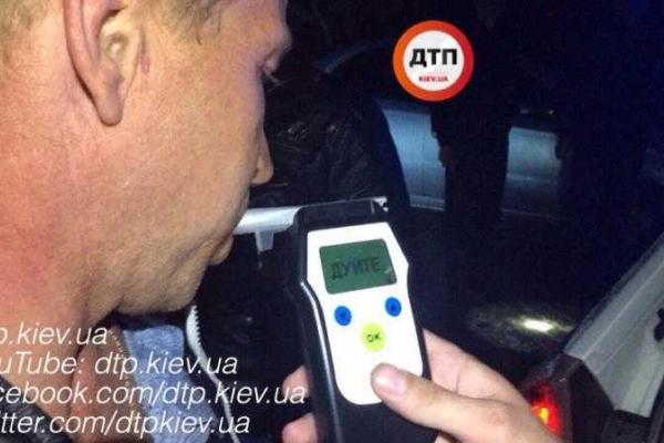 Ночная погоня в Киеве закончилась задержанием пьяного водителя и повреждением патрульного "Toyota Prius" Ночная погоня в Киеве закончилась задержанием пьяного водителя и повреждением патрульного "Toyota Prius"