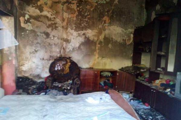 На Закарпатье в ночном пожаре пострадали женщина с 7-летней дочерью На Закарпатье в ночном пожаре пострадали женщина с 7-летней дочерью