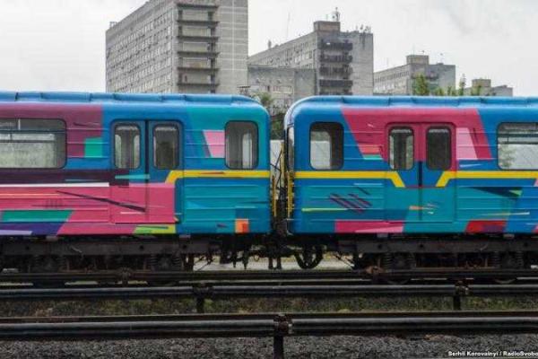 Подарок испанского художника Киеву: в метро появится раскрашенный поезд Подарок испанского художника Киеву: в метро появится раскрашенный поезд