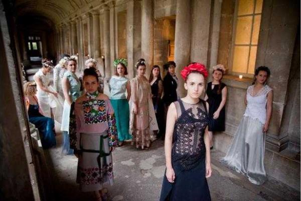 Париж аплодировал коллекции вышиванок украинского дизайнера