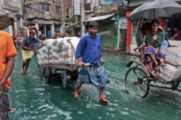 В Бангладеш бушует циклон: уже известно о 23 погибших