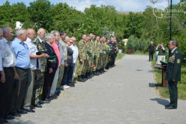 В Мариуполе почтили память погибших пограничников В Мариуполе почтили память погибших пограничников
