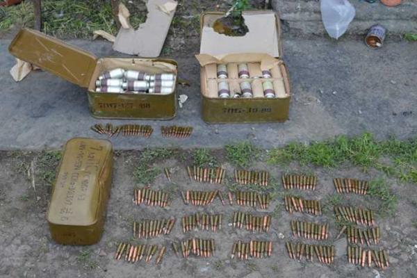 На Донетчине группа молодых люде в пьяном угаре решили пострелять из автомата На Донетчине группа молодых люде в пьяном угаре решили пострелять из автомата