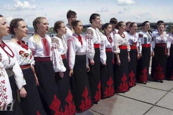 На набережной Днепра в Киеве открыли место памяти великого Кобзаря На набережной Днепра в Киеве открыли место памяти великого Кобзаря