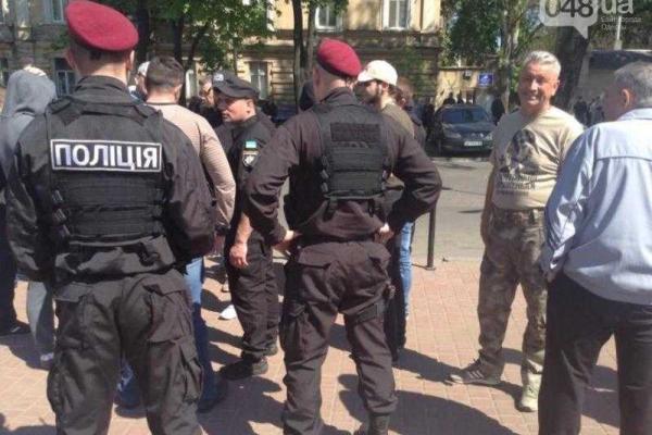 На Куликовом поле задержана одесситка с сепаратистскими листовками На Куликовом поле задержана одесситка с сепаратистскими листовками