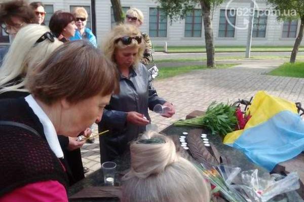 В Мариуполе провели митинг-реквием, посвященный памяти жертв политических репрессий В Мариуполе провели митинг-реквием, посвященный памяти жертв политических репрессий