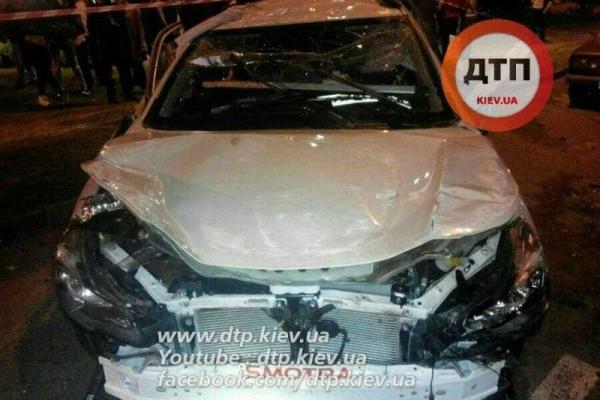 В Киеве пьяный водитель "Audi" смял автомобиль "Subaru", убив молодого парня В Киеве пьяный водитель "Audi" смял автомобиль "Subaru", убив молодого парня