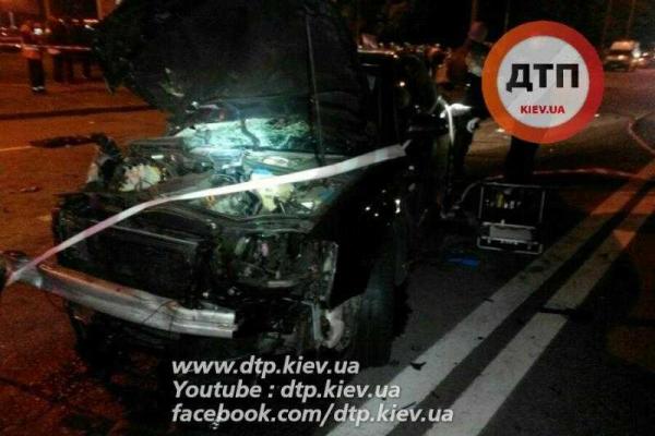 В Киеве пьяный водитель "Audi" смял автомобиль "Subaru", убив молодого парня В Киеве пьяный водитель "Audi" смял автомобиль "Subaru", убив молодого парня