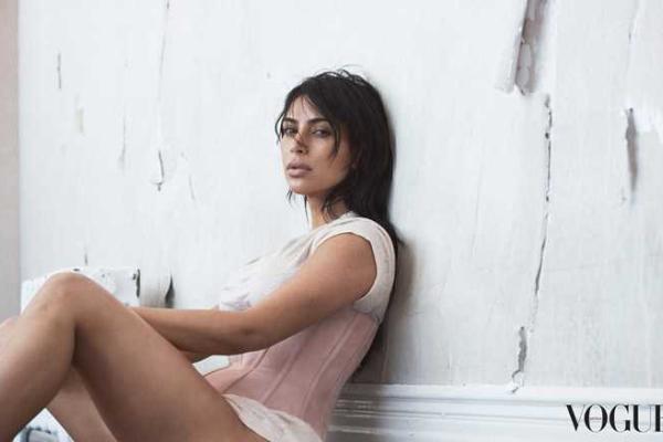 Светская львица Ким Кардашьян впервые после родов появится на обложке глянца