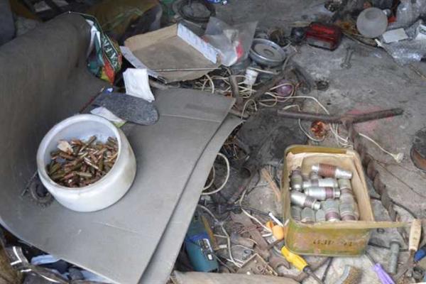 На Донетчине группа молодых люде в пьяном угаре решили пострелять из автомата На Донетчине группа молодых люде в пьяном угаре решили пострелять из автомата