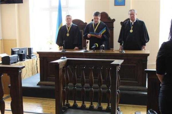 В Мукачево суд вынес приговор за убийство "цыганскому барону" и его сыну