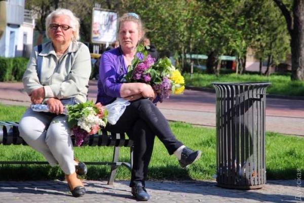 Возмущенные одесситы пытаются прорваться на Куликово поле Возмущенные одесситы пытаются прорваться на Куликово поле