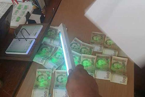 В Хмельницком на взятке "погорел" замдиректора учебного заведения В Хмельницком на взятке "погорел" замдиректора учебного заведения