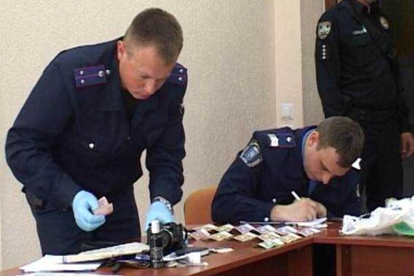 В киевском вузе мужчина с ножом напал на женщину-сотрудницу учебного заведения В киевском вузе мужчина с ножом напал на женщину-сотрудницу учебного заведения