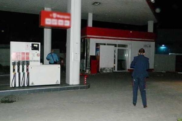 В Киеве ночью звучала стрельба: на АЗС ранен охранник В Киеве ночью звучала стрельба: на АЗС ранен охранник
