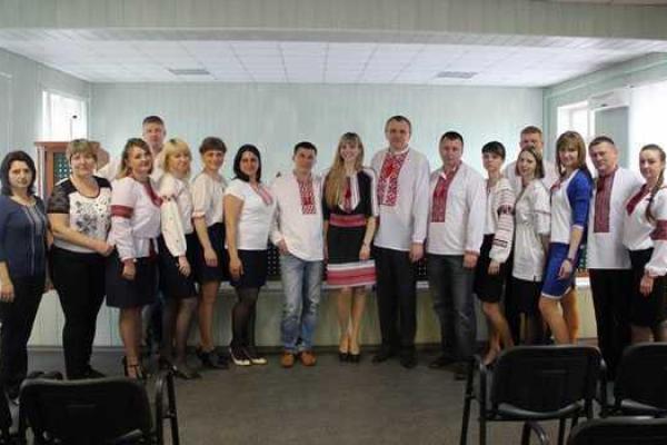 На Донетчине работники полиции надели украинский наряд в честь Всемирного дня вышиванки