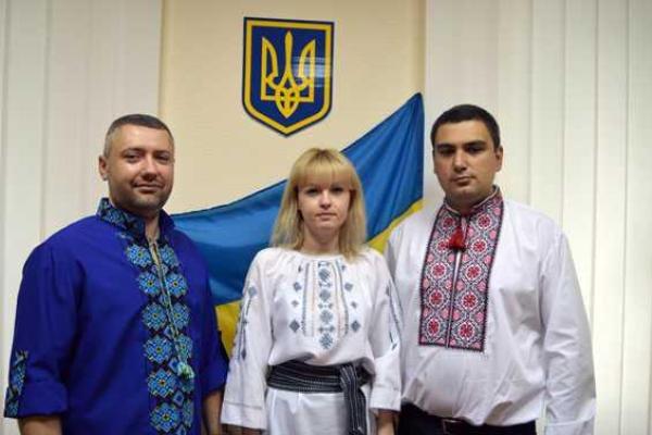 На Донетчине работники полиции надели украинский наряд в честь Всемирного дня вышиванки