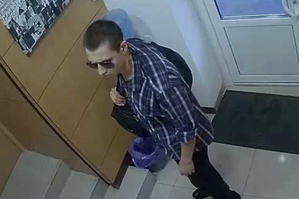 Киевская полиция просит помощи в розыске вооруженного преступника