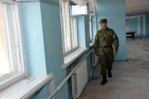 На Донетчине безопасность детей во время выпускных балов будут обеспечивать около 600 полицейских На Донетчине безопасность детей во время выпускных балов будут обеспечивать около 600 полицейских