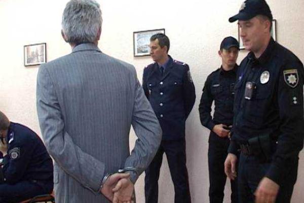 В киевском вузе мужчина с ножом напал на женщину-сотрудницу учебного заведения В киевском вузе мужчина с ножом напал на женщину-сотрудницу учебного заведения