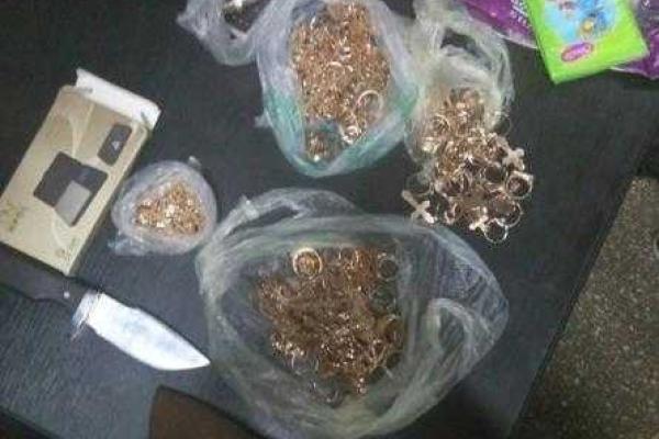 В Николаеве задержаны полицейские, обчистившие ювелирный магазин В Николаеве задержаны полицейские, обчистившие ювелирный магазин
