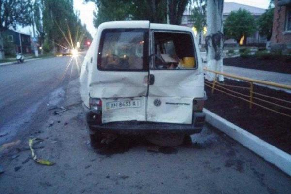 В Бахмуте реанимобиль с бригадой и раненым бойцом попал в серьезное ДТП В Бахмуте реанимобиль с бригадой и раненым бойцом попал в серьезное ДТП