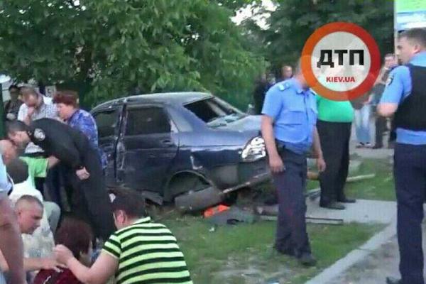 Пьяный водитель на легковушке попал в жесткое ДТП под Киевом: погибли две девочки