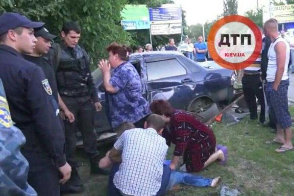 Пьяный водитель на легковушке попал в жесткое ДТП под Киевом: погибли две девочки