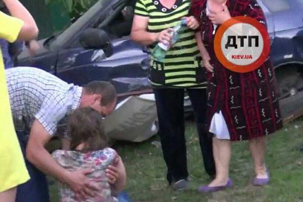 Пьяный водитель на легковушке попал в жесткое ДТП под Киевом: погибли две девочки