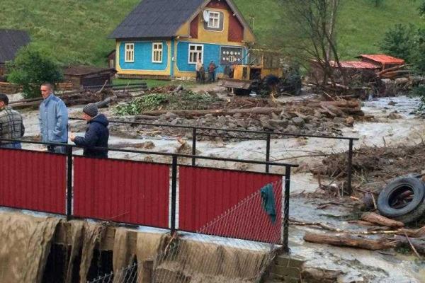 Появились снимки с места стихийного бедствия на Закарпатье