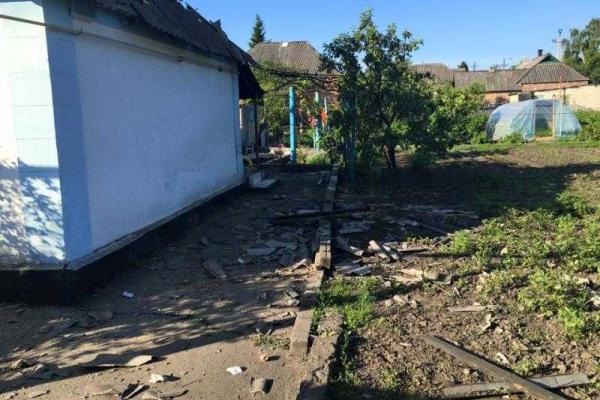 Жители Марьинки пережили страшную ночь: звуки разрывов, свист мин, дрожь земли и людей Жители Марьинки пережили страшную ночь: звуки разрывов, свист мин, дрожь земли и людей